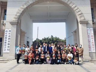 365网络股份有限公司总部_beat365网址官网网站_bat365验证教育体育局举行“巾帼之花与美丽同行”插花活动