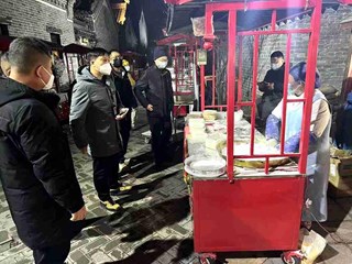 夜查商丘古城年货大集　守护百姓舌尖上的年味