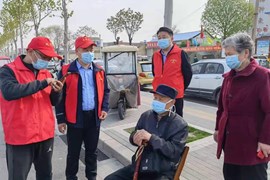 4月6日，市水利局党组书记、局长苏孝志带领志愿服务队到社区开展全员核酸志愿服务活动。