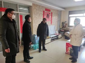 2023年1月17日下午，市文明办慰问我局优秀志愿者张凯同志。