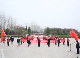 铭记英烈事迹 传承英烈精神 市退役军人事务局举行代祭扫活动