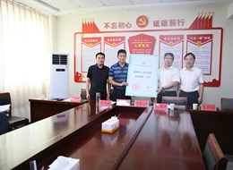 市退役军人事务局举行拥军优属政策宣导暨中国人寿保险捐赠仪式