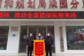 拾金不昧 道德高尚